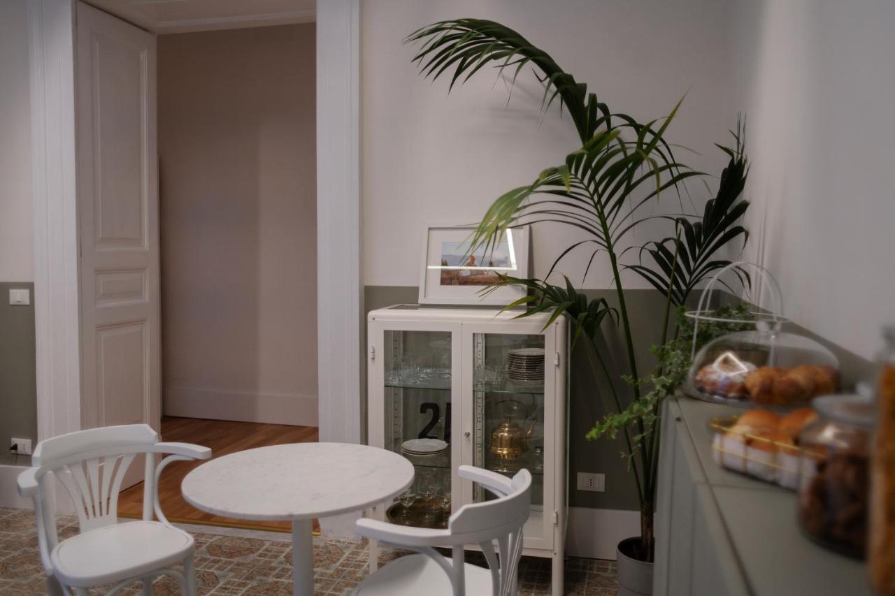 Interno21 Bed & Breakfast Наполи Екстериор снимка