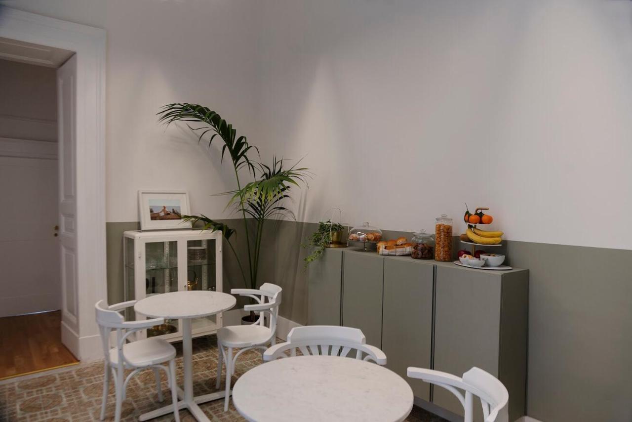 Interno21 Bed & Breakfast Наполи Екстериор снимка