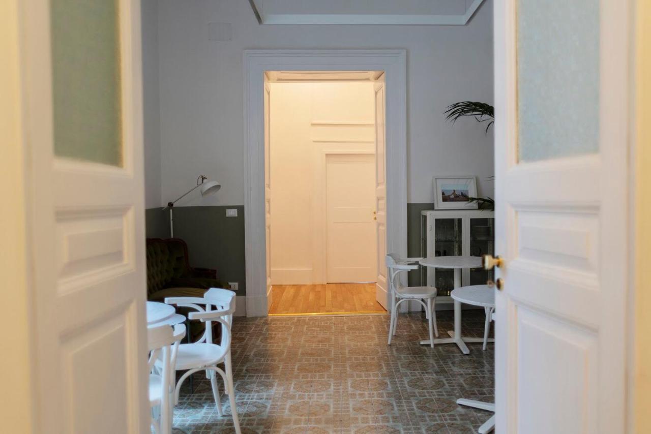 Interno21 Bed & Breakfast Наполи Екстериор снимка